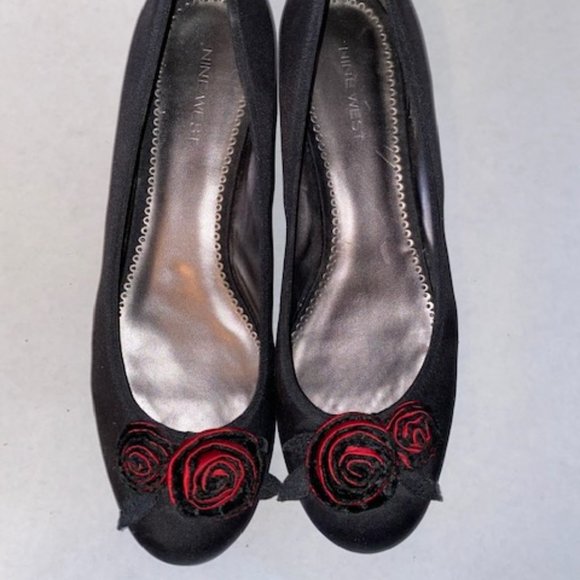 Nine West Women's Flats with Rosettes - Picture 2 of 4